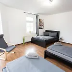 Lägenhet Schicke Mit 3 Schlafzimmern, Vollausgestatteter Kueche & Bad - Bettwaesche, Handtuecher Und Wifi Inklusive Chemnitz