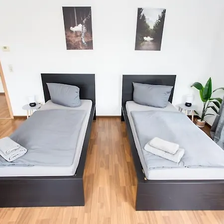 Schicke Mit 3 Schlafzimmern, Vollausgestatteter Küche&bad - Bettwäsche, Handtücher Und Wifi Inklusive * Chemnitz