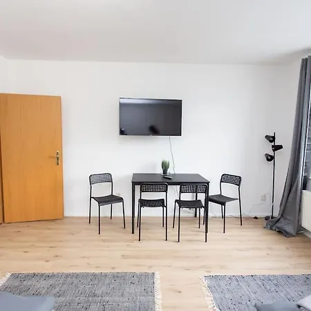 Lägenhet Schicke Mit 3 Schlafzimmern, Vollausgestatteter Kueche & Bad - Bettwaesche, Handtuecher Und Wifi Inklusive *
