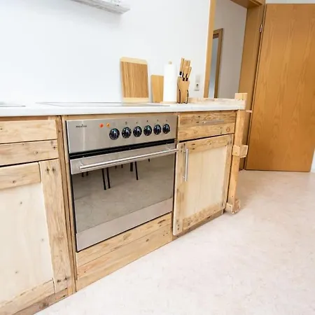Schicke Mit 3 Schlafzimmern, Vollausgestatteter Kueche & Bad - Bettwaesche, Handtuecher Und Wifi Inklusive Apartman *