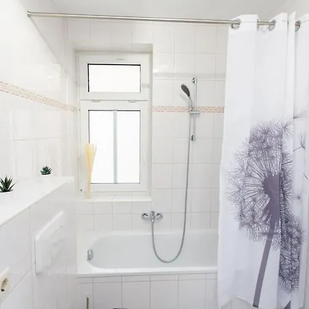 Schicke Mit 3 Schlafzimmern, Vollausgestatteter Kueche & Bad - Bettwaesche, Handtuecher Und Wifi Inklusive * Chemnitz