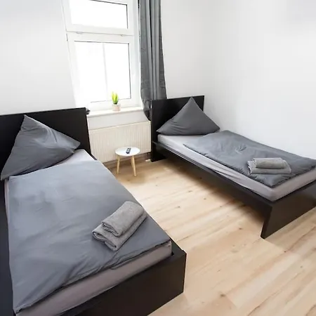 Lägenhet Schicke Mit 3 Schlafzimmern, Vollausgestatteter Kueche & Bad - Bettwaesche, Handtuecher Und Wifi Inklusive *
