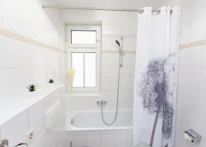 Schicke Mit 3 Schlafzimmern, Vollausgestatteter Küche&bad - Bettwäsche, Handtücher Und Wifi Inklusive * Chemnitz