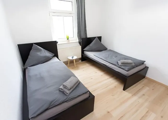 Apartment Schicke Mit 3 Schlafzimmern, Vollausgestatteter Küche&bad - Bettwäsche, Handtücher Und Wifi Inklusive *