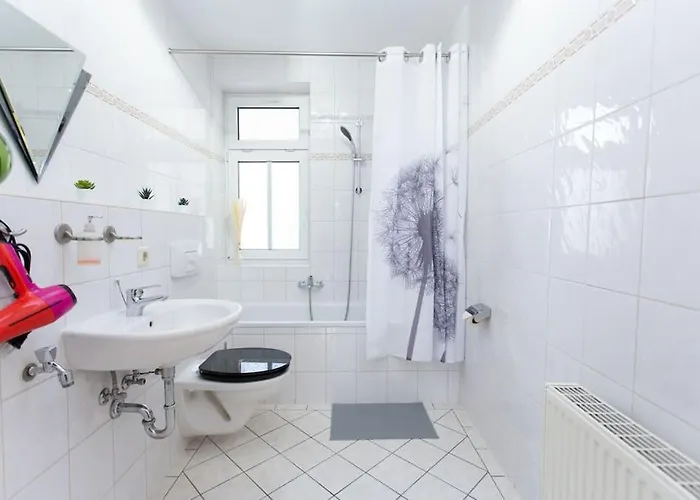 Schicke Mit 3 Schlafzimmern, Vollausgestatteter Küche&bad - Bettwäsche, Handtücher Und Wifi Inklusive Apartment *